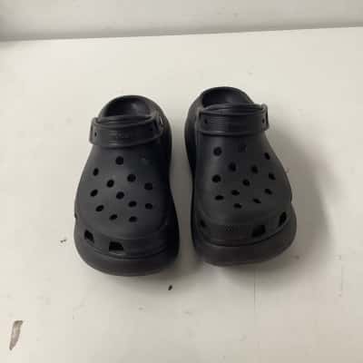 Crocs classic crush clogs Size 5 US M  Black  