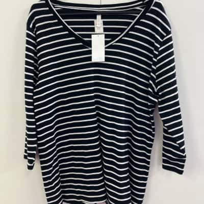 Big W Womens  Size 18 Short Sleeve Top Black  / White 