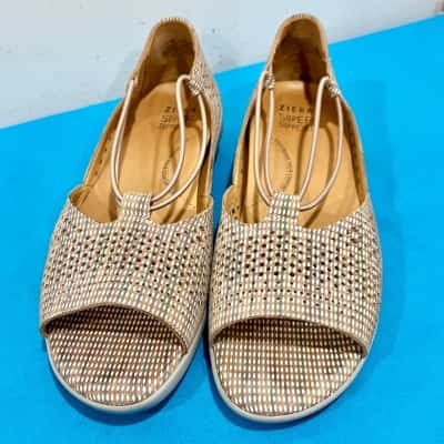 Ziera Super Support Small Beige Wedge Leather Shoe Size 39