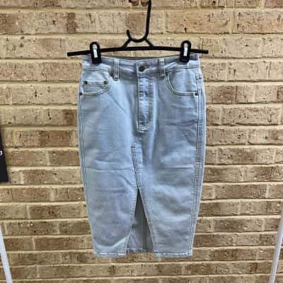 rose bullet Womens denim skirt Size 6 