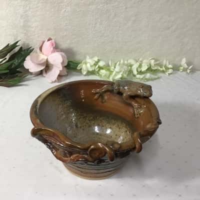 Decorative Beige / Brown Pottery Bowl with Frog