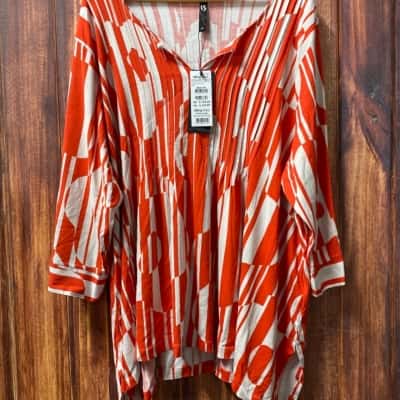 Taking Shape  Size 24 Red / White top new 