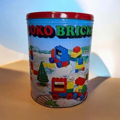 Vintage 80s Coko Bricks in tin