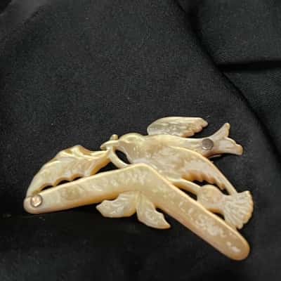 9ct Gold and Mother Of Pearl Brooch 