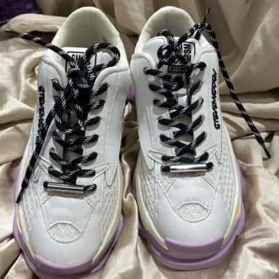 Steve Madden Womens  Size 6 Sneakers White 