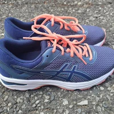 aasics Womens  Size 6 Sneakers Navy Blue 