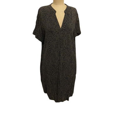 West Cape Womens  Size L Casual Dress / Shirt Dress / Short Sleeve Dress  Animal print 
