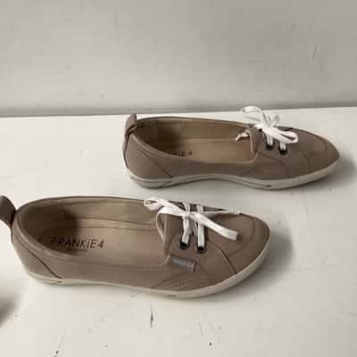 Frankie4 Womens  Size 9 Flats Beige 
