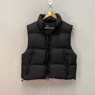Zara Womens  Chunky Cropped Puffer Vest Size S Black  