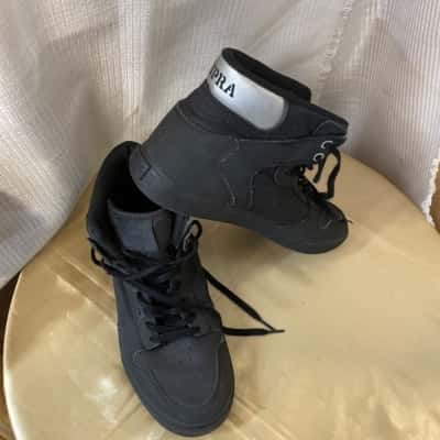 Supra  Mens  Size 9 Trainers Black  / Grey 