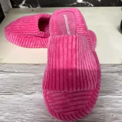 Peter Alexander  Size M Pink  slides. New 