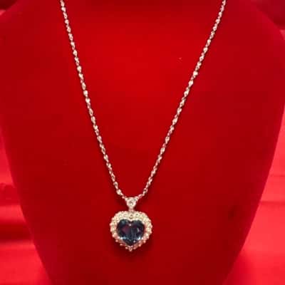  Women's Avon Tanzanite Diamond Like Necklace Vintage Heart of the Ocean