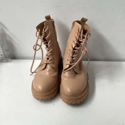 Tony Bianco Womens  Size 6.5  tan/ dark cream coloured Boots 