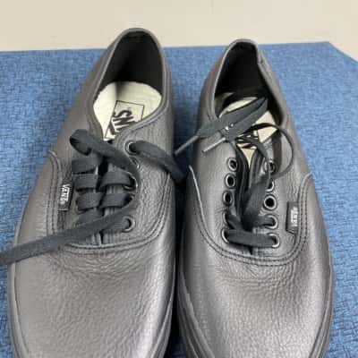 Vans Mens  Size 7  Black shoes