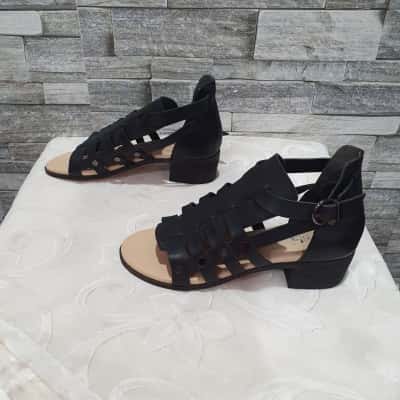 zola collection Womens  Size 36 Heels / Sandals Black  / Cream 