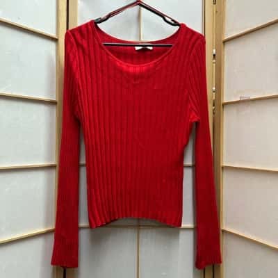 Women' Red Knitted Top By Feather and Noise