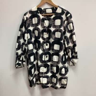 Maggie T Womens  Size 16 Swing Coat Black  / White  (d)