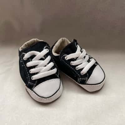 Super Cute Baby Converse All Star Size 1 Sneakers Black  / White 