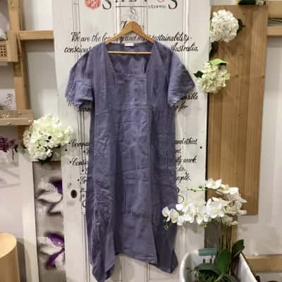 LTL MADE IN ITALY BRAND! NWOT SUPERIOR QUALITY PURE LINEN MAXI DRESS! HAND CRAFTED IN ITALY! CONTEMPORARY SILHOUETTE! Womens  Size One Size Maxi Dress / Short Sleeve Dress  Blue 