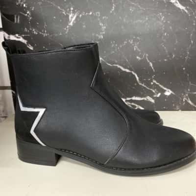 Taking Shape  Size 39 Black  boots new 