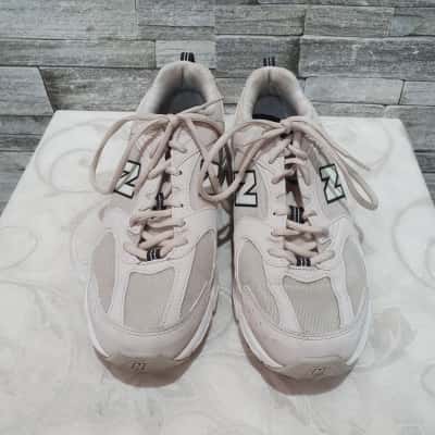 New Balance 530 Unisex  Size 10 / 8.5 Sneakers Beige / White 