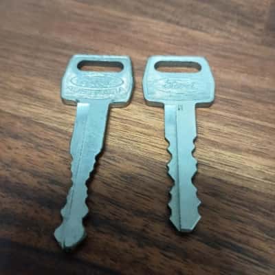 2 x Vintage Ford Car Keys (A)