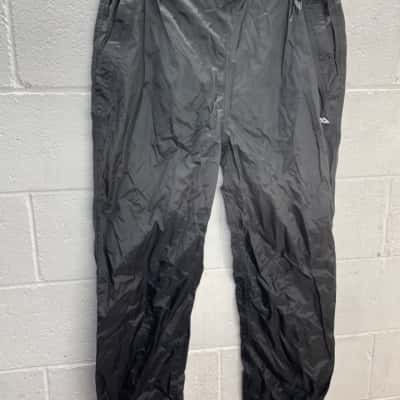 Kathmandu Mens  Size XL Black  outdoor pants 