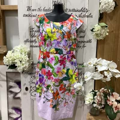 ANTHEA CRAWFORD BRAND! Womens  Size 14 Floral Dress / Midi Dress Floral / Green / Orange / Purple / Yellow! STUNNING FLORAL PRINT MIDI DRESS! GREAT FOR ANY SPECIAL OCCASION! LAVENDER BASS COLOUR! ZIP CLOSURE ON THE BACK! SLIGHT FLARE AT WAIST!