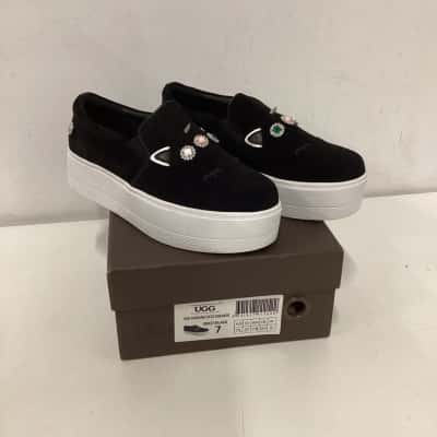 NEW - UGG Adriana Cats Sneaker Black Size EU 37