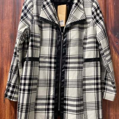 Liz Jordan  Size 14 Black  / White jacket new 