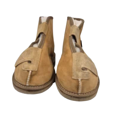 UGG Unisex  Size 6 Beige 