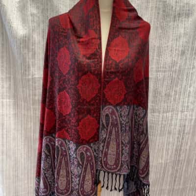  Womens  100% CASHMERE Size One Size Scarf Purple / Red 