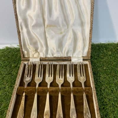 Vintage boxed set cake forks