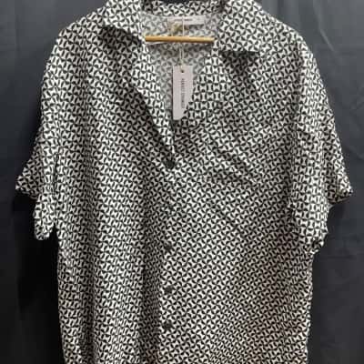 Perfect Stranger Womens Size 10 Black & White Shirt