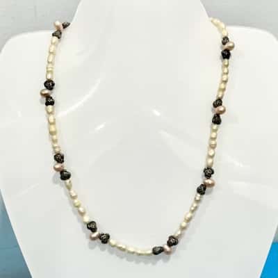 Pearl & Flower Detail Necklace- so divine 