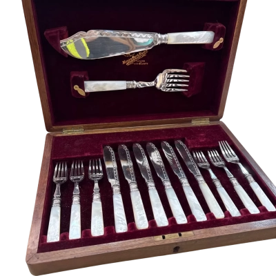 Harrison Bros. & Howson (HB&H), Sheffield mother-of-pearl handled fish serving set