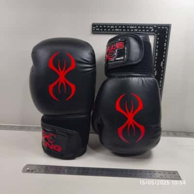 Sting Boxing Gloves Pre Owned 10oz