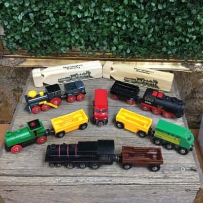 BRIO Wooden and Plastic Magnetic Train Set 22 pieces