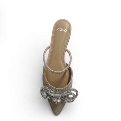 Novo character Womens  Size 5 Nude 