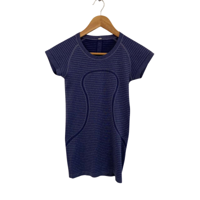 Lululemon Womens  Size XS / XXS Short Sleeve Top Navy Blue 