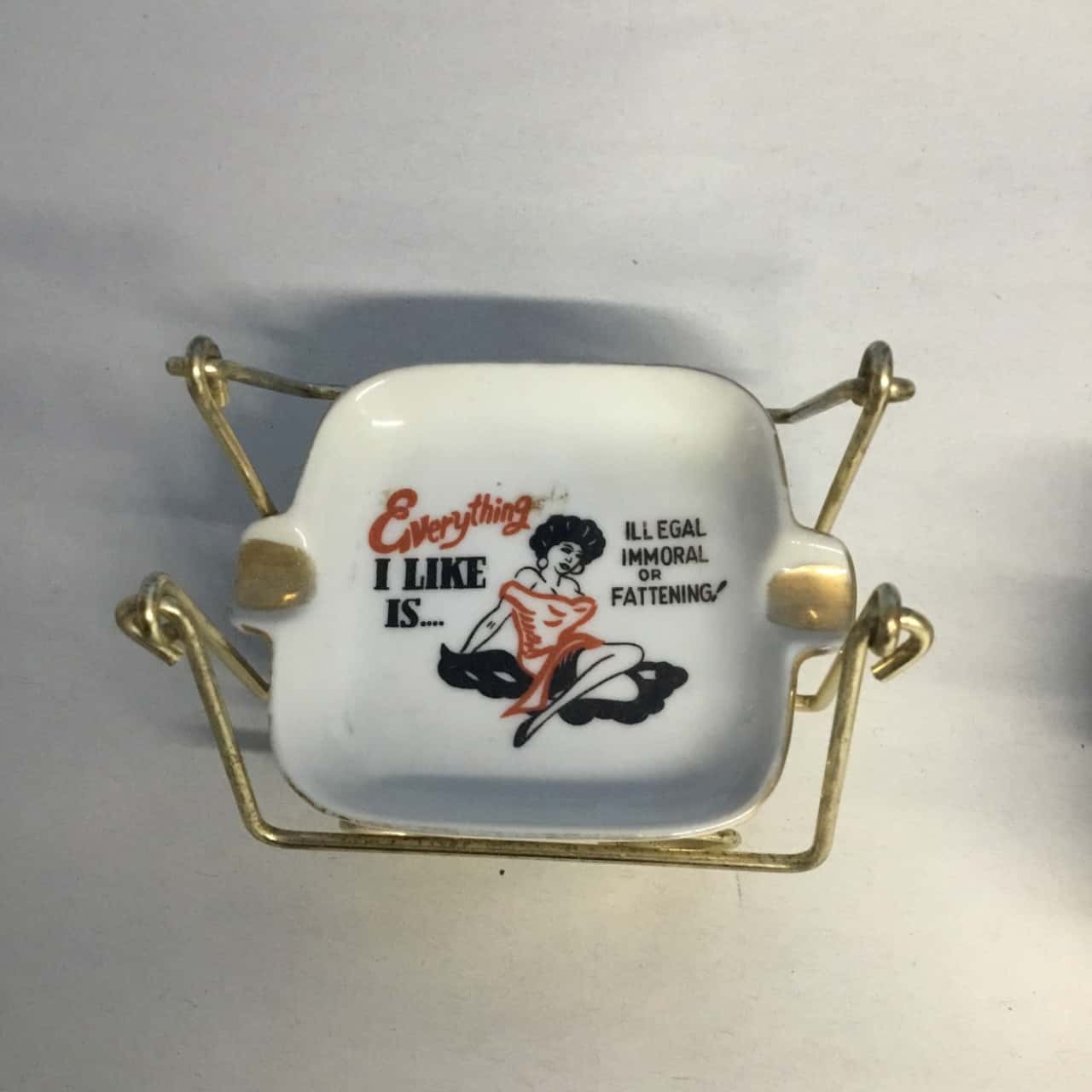 Vintage Souvenir ashtrays set of 4 (s)