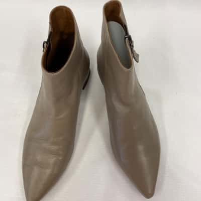 Bueno Womens  Size 41 Leather Ankle Boots