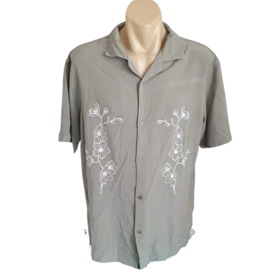 Common Need Mens  Size L Short Sleeve Shirt Green/Sage BNWT
