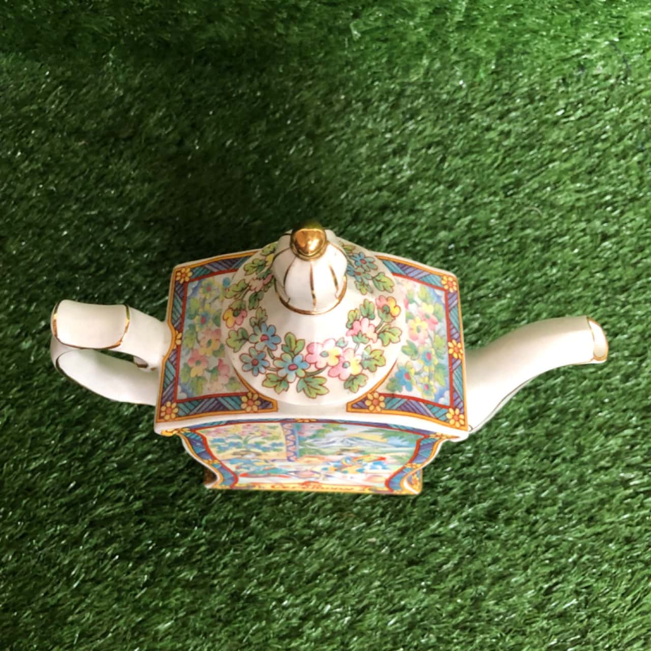 Sadler “Tea Ceremony” Tea Pot From The World of Tea Collection (Made in