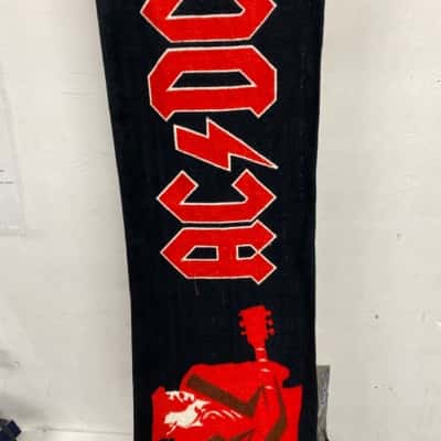 AC/DC bar runner