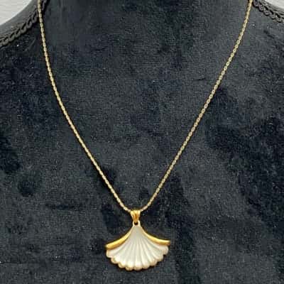  Vintage Avon Gold-tone Shell Necklace