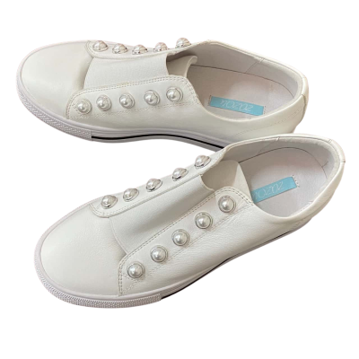 Kiss Leather Slip-on Sneaker. Size 36 / 6.