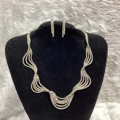  Womens Silver tone Earrings & Necklace 