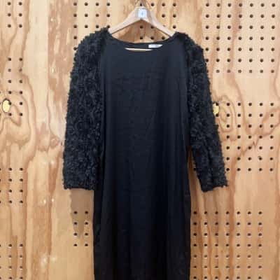 BGN Women's Silk Longsleeve Silk Dress with 3D Floral Appliqué Black Size S (EU36)