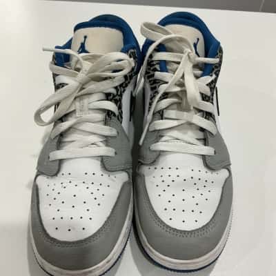 Nike Mens  Size 6 Sneakers Black  / Blue / Grey / White 